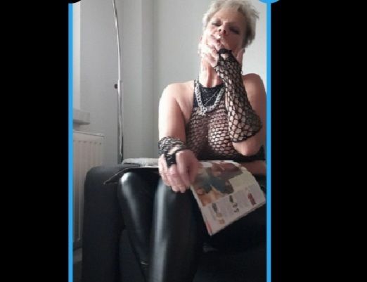 Domina,He Cucki-schw**zlu...d.Herrin ruft