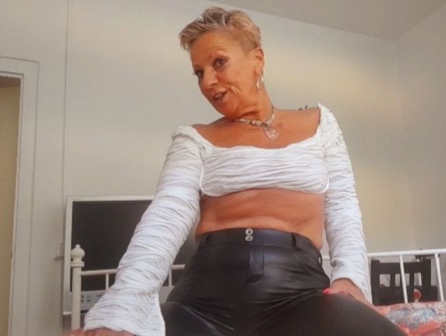 Sachsen Lady Porno Video: Ich bin gern deine Milf ars** Leder Schlampe